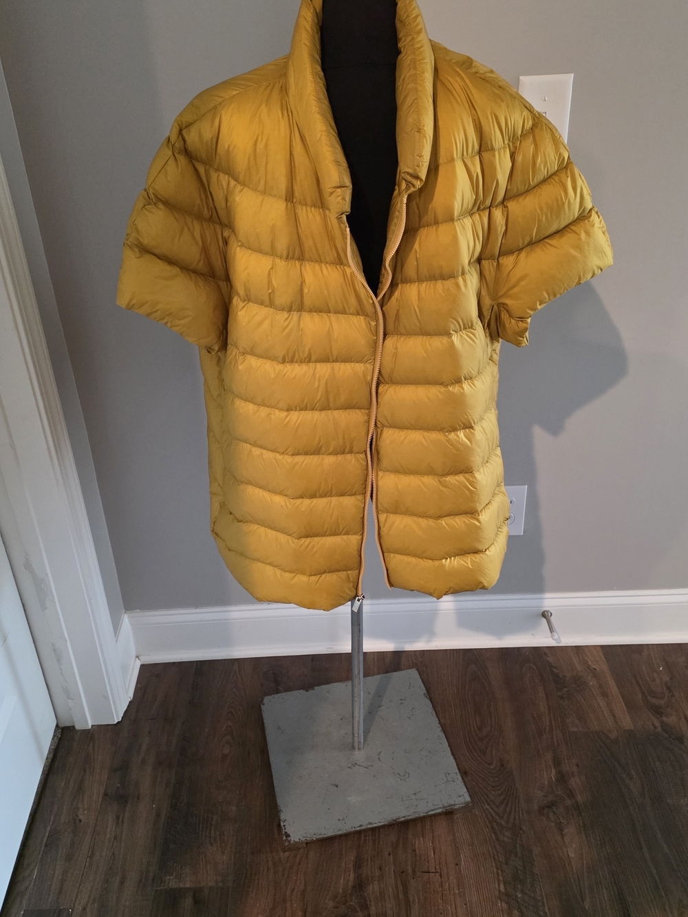 Martha Stewart Short-Sleeve Puffer Jacket in Mustard